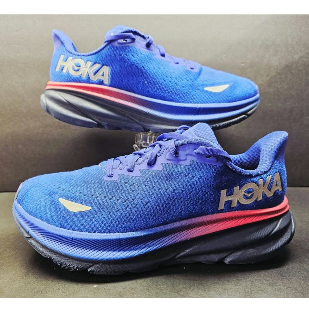 Hoka Women 10.5 Comfy footwear//